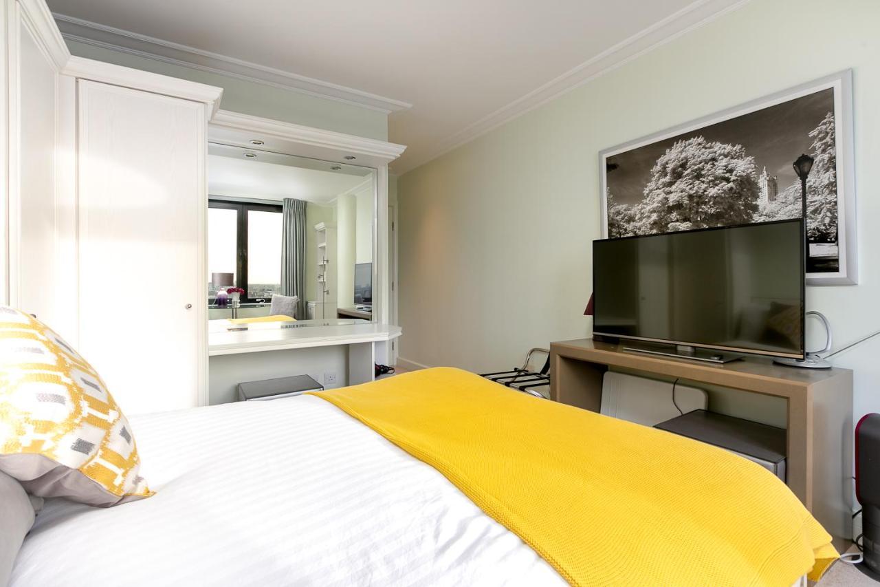 Point West Apartments Лондон Екстериор снимка