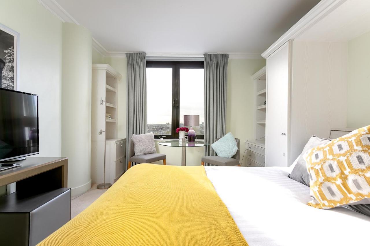 Point West Apartments Лондон Екстериор снимка