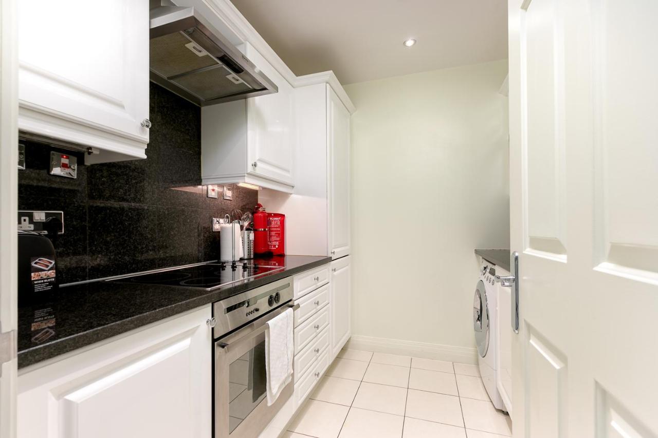 Point West Apartments Лондон Екстериор снимка