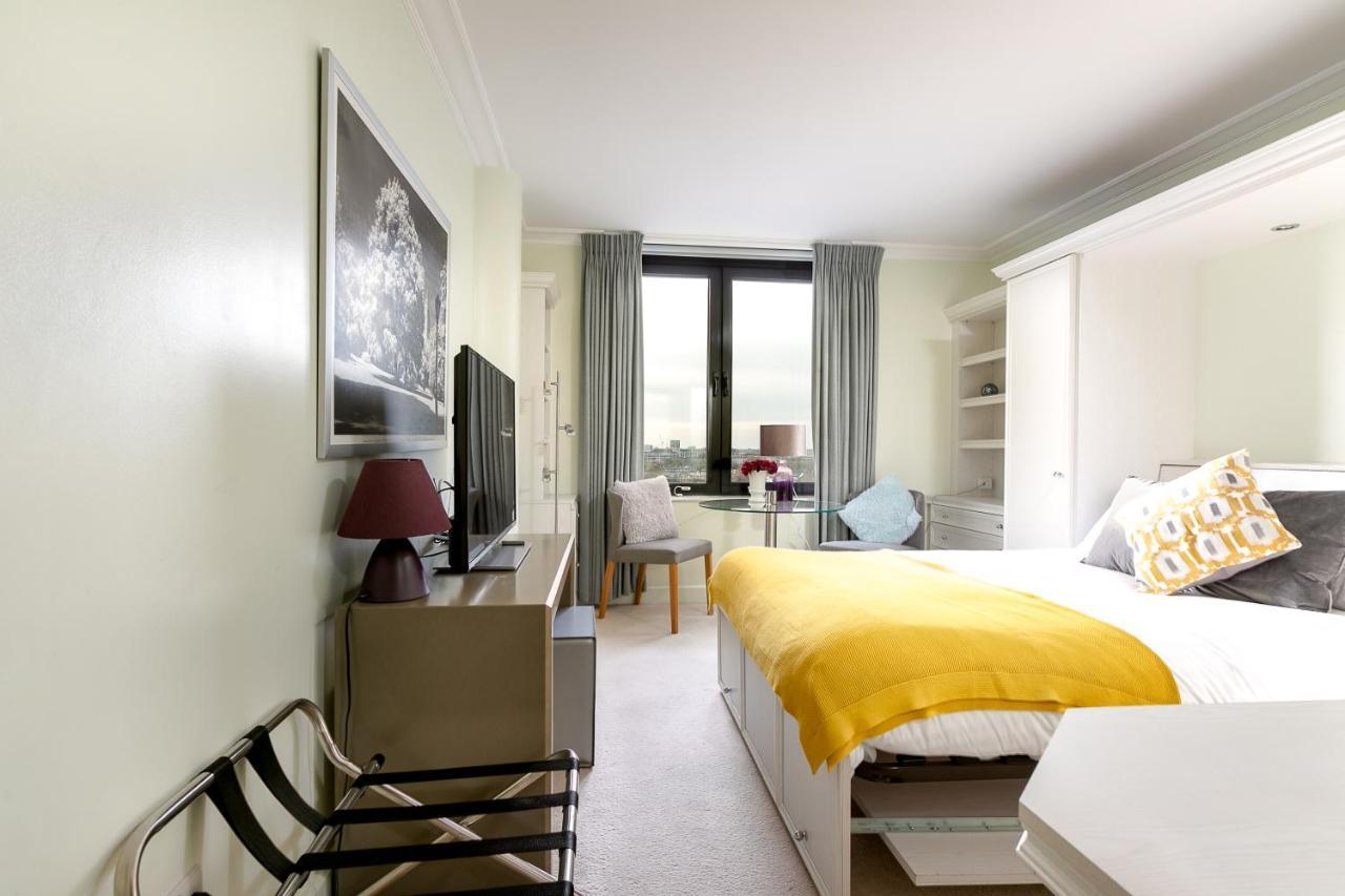 Point West Apartments Лондон Екстериор снимка