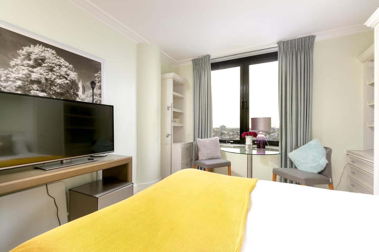 Point West Apartments Лондон Екстериор снимка