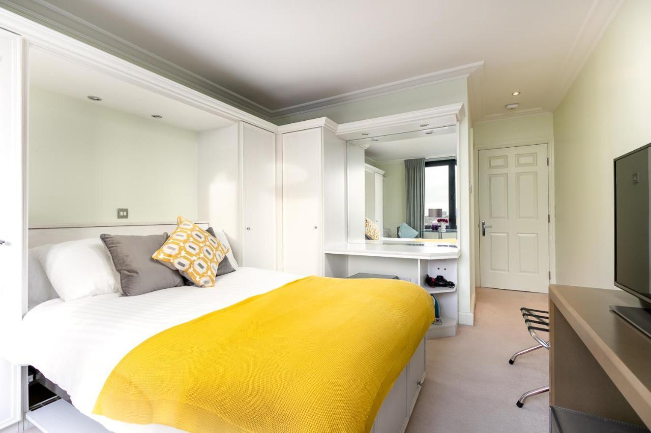 Point West Apartments Лондон Екстериор снимка