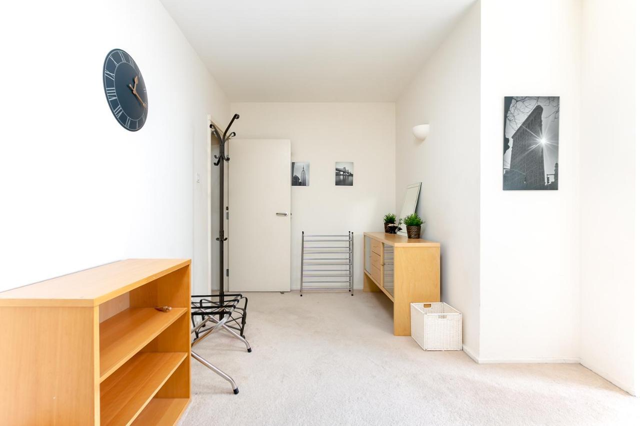 Point West Apartments Лондон Екстериор снимка