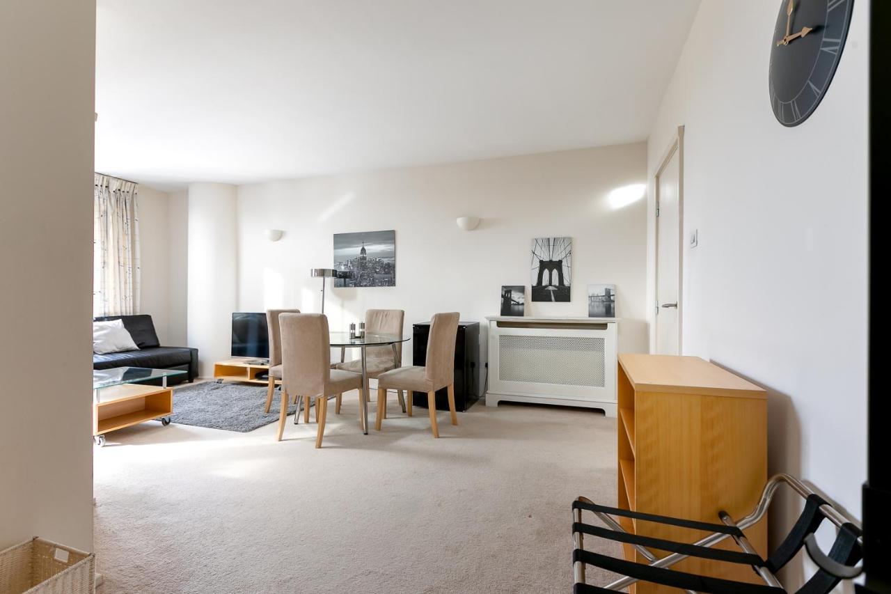 Point West Apartments Лондон Екстериор снимка