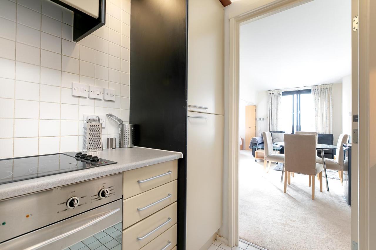 Point West Apartments Лондон Екстериор снимка
