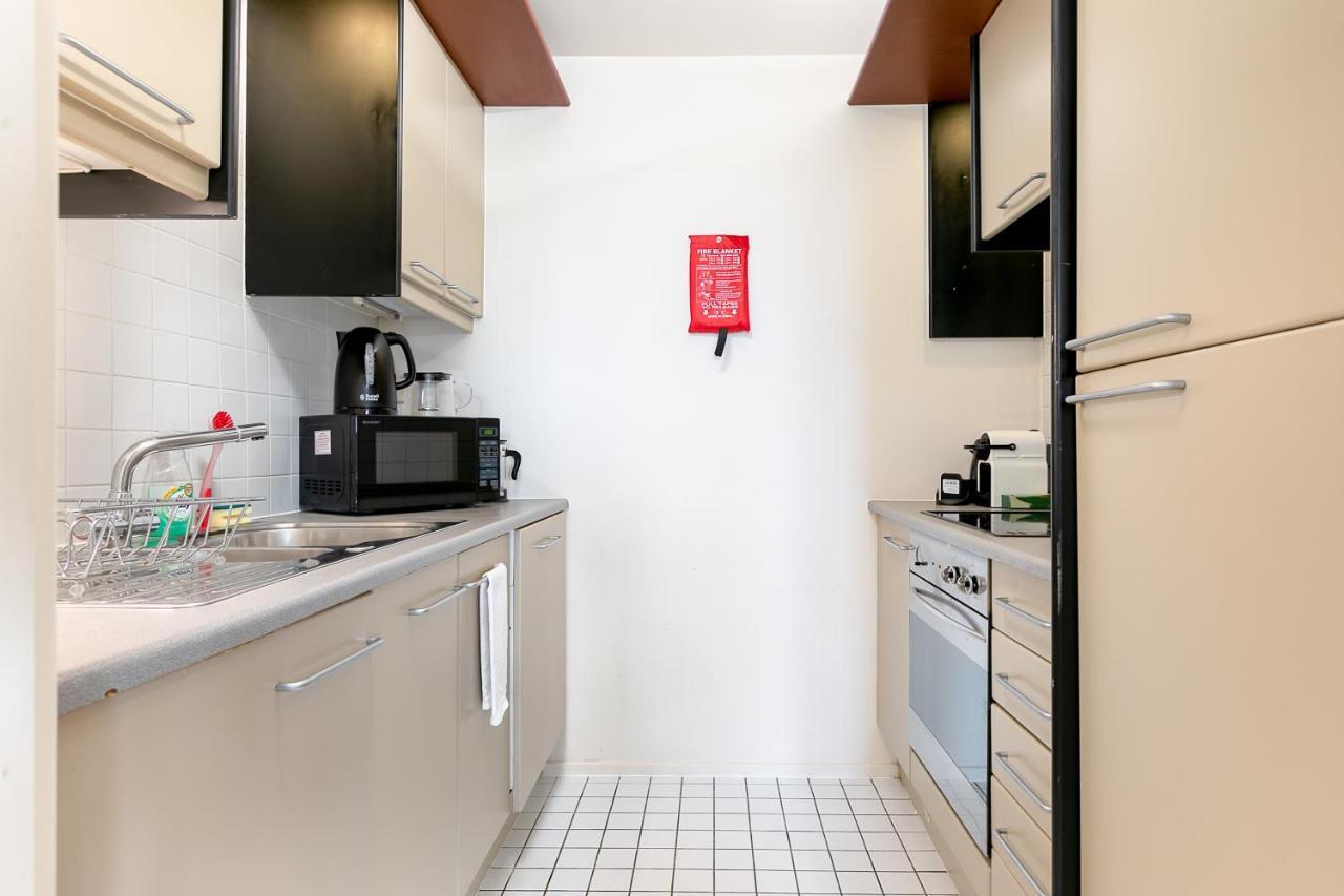 Point West Apartments Лондон Екстериор снимка