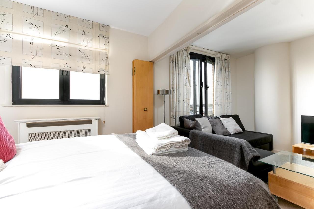 Point West Apartments Лондон Екстериор снимка